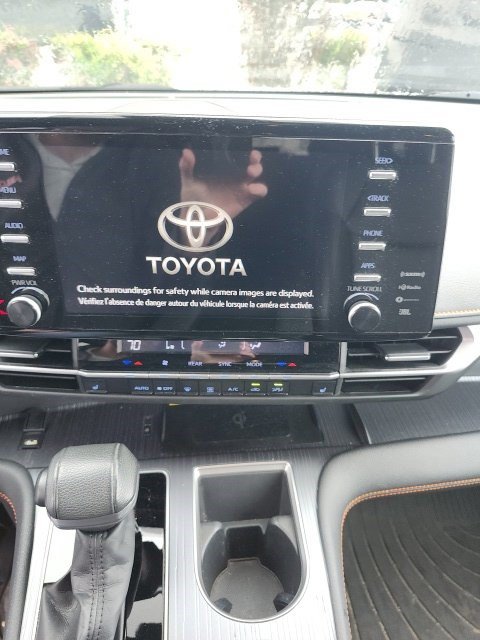 Used 2022 Toyota Sienna XSE w/ XSE Plus Package FWD image 32