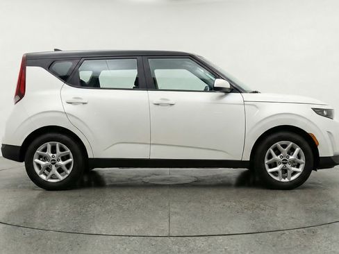 Used 2025 Kia Soul LX w/ LX Technology Package FWD image 11