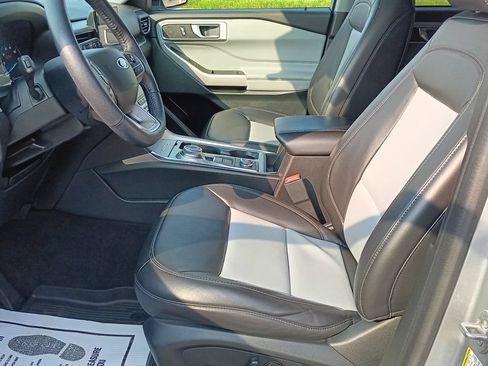 Used 2023 Ford Explorer XLT w/ Equipment Group 202A AWD/4WD image 25