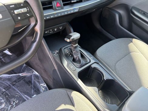 Used 2025 Kia K4 LXS image 43