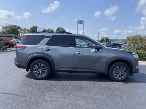 Used 2022 Nissan Pathfinder SV FWD image 4