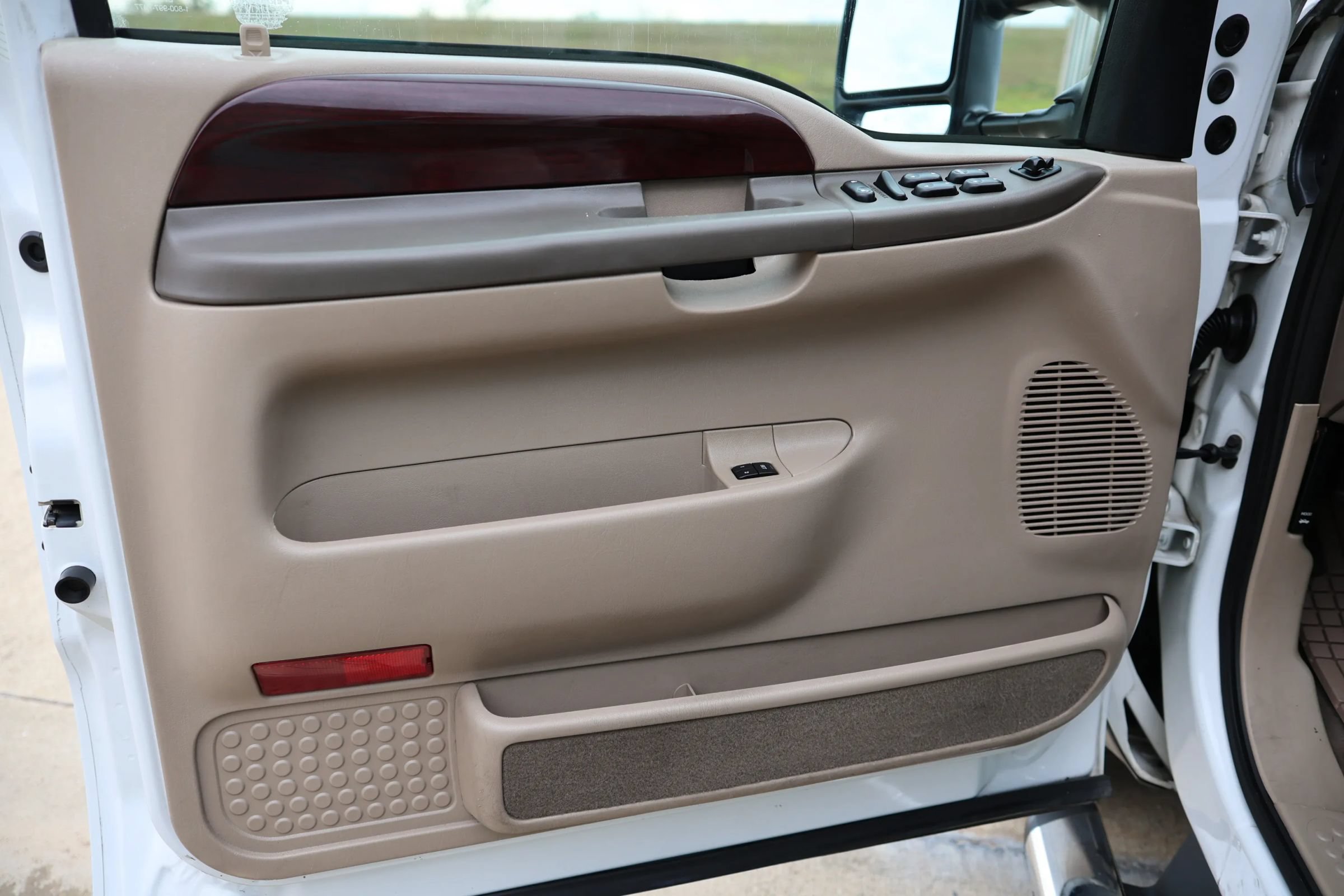 Used 2004 Ford Excursion Eddie Bauer AWD/4WD image 35