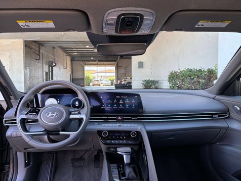 Used 2025 Hyundai Elantra SEL FWD image 30