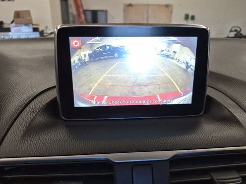 Used 2014 MAZDA MAZDA3 i Touring w/ Technology Package FWD image 33