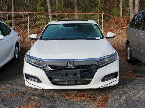 Used 2019 Honda Accord Touring image 2
