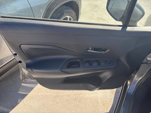 Used 2025 Nissan Versa SV FWD image 15