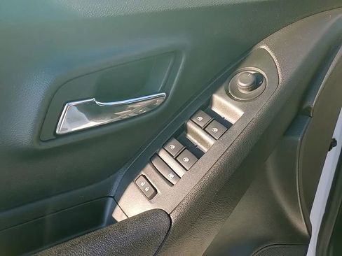 Used 2019 Chevrolet Trax LS image 12