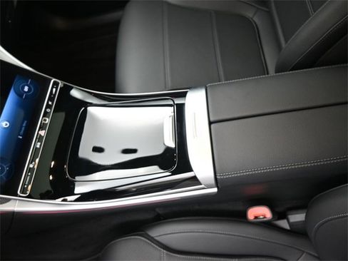 Used 2025 Mercedes-Benz C 300 Sedan image 31