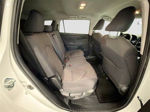 Certified 2023 Toyota Highlander L image 23