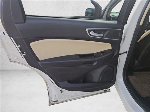 Used 2018 Ford Edge SEL image 11