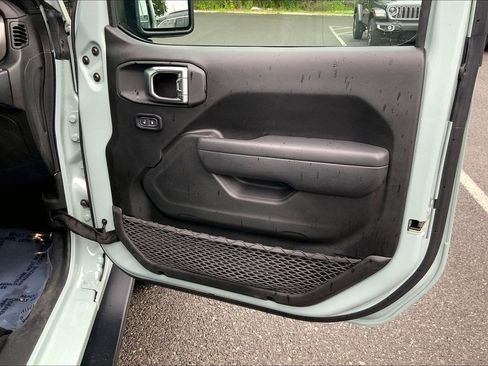 Used 2023 Jeep Wrangler Unlimited w/ Sun & Screen Package AWD/4WD image 19