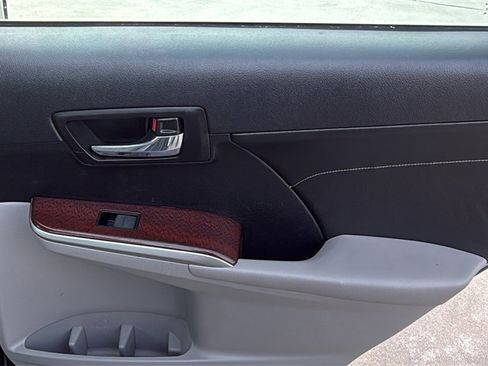 Used 2014 Toyota Camry L image 25