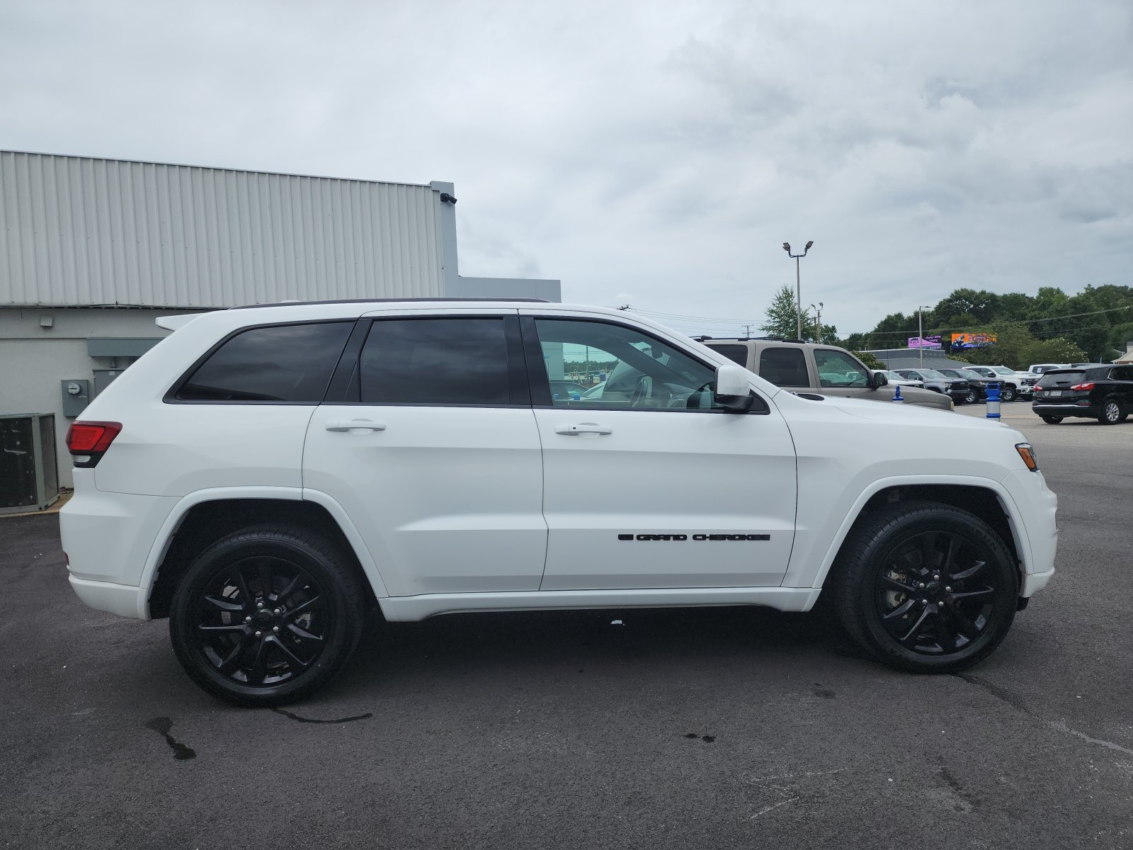 Used 2022 Jeep Grand Cherokee Laredo X AWD/4WD image 6