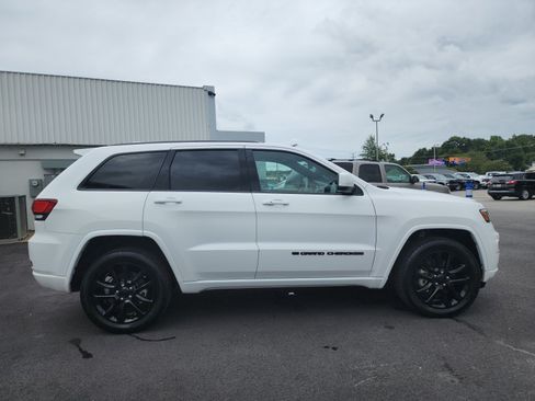 Used 2022 Jeep Grand Cherokee Laredo X AWD/4WD image 6