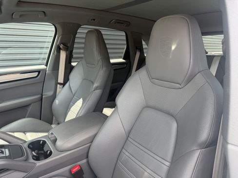 Certified 2023 Porsche Cayenne Platinum Edition AWD/4WD image 5