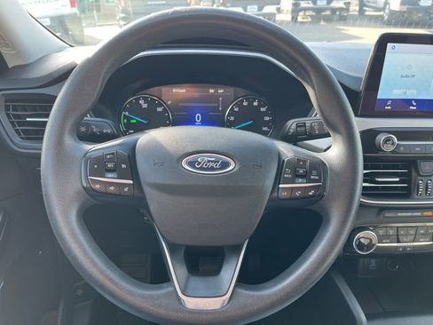 Used 2022 Ford Escape SE image 32