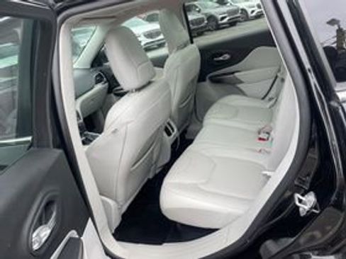 Used 2021 Jeep Cherokee Limited w/ Elite Package AWD/4WD image 10