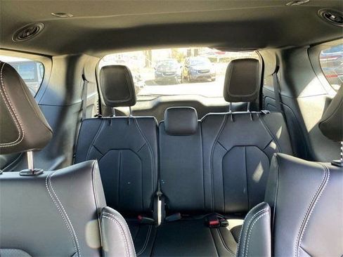 New 2023 Chrysler Pacifica Touring-L w/ S Appearance Package image 10
