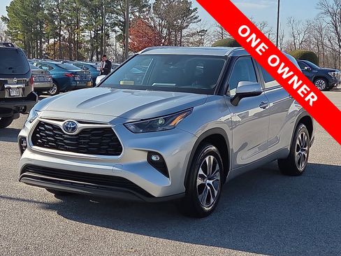 Certified 2024 Toyota Highlander XLE image 2