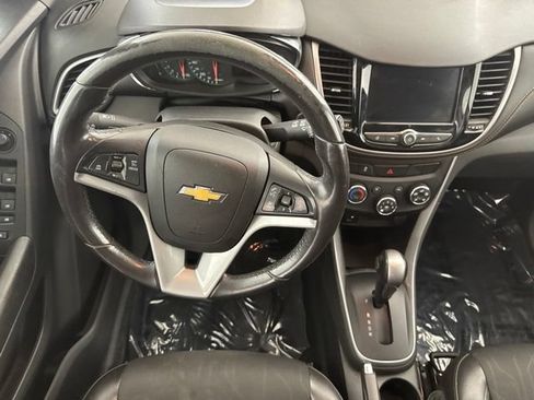 Used 2022 Chevrolet Trax LT w/ Driver Confidence Package AWD/4WD image 22