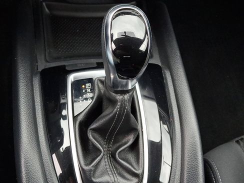 Used 2018 Nissan Rogue SV w/ Premium Package AWD/4WD image 14