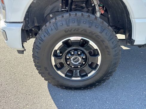 Used 2025 Ford F350 Platinum w/ Platinum Plus Package image 13