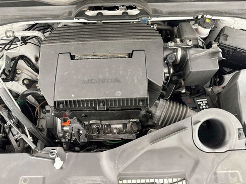 Used 2025 Honda Pilot Touring image 10