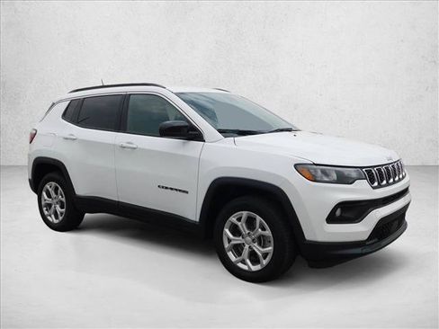 Used 2024 Jeep Compass Latitude AWD/4WD image 6