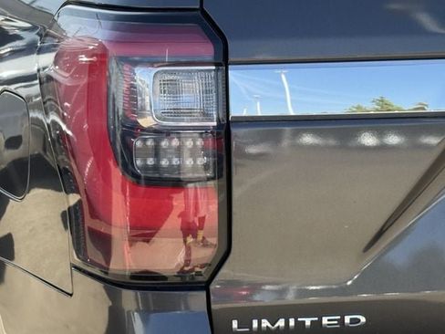 Used 2018 Ford Expedition Limited w/ Equipment Group 302A RWD image 6