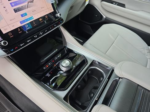 New 2026 Jeep Grand Wagoneer 4WD image 21