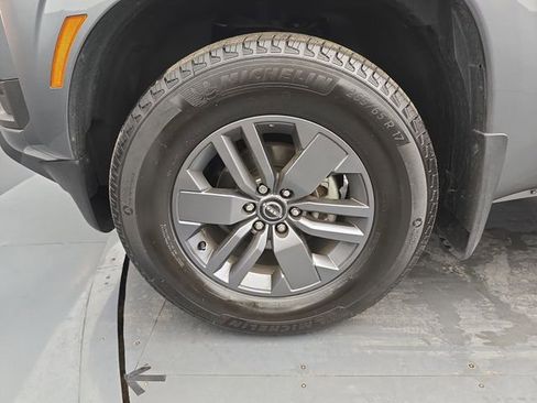 Used 2025 Nissan Frontier SV image 15