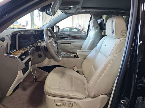 Used 2024 Cadillac Escalade Sport Platinum w/ LPO, ONYX Package AWD/4WD image 8