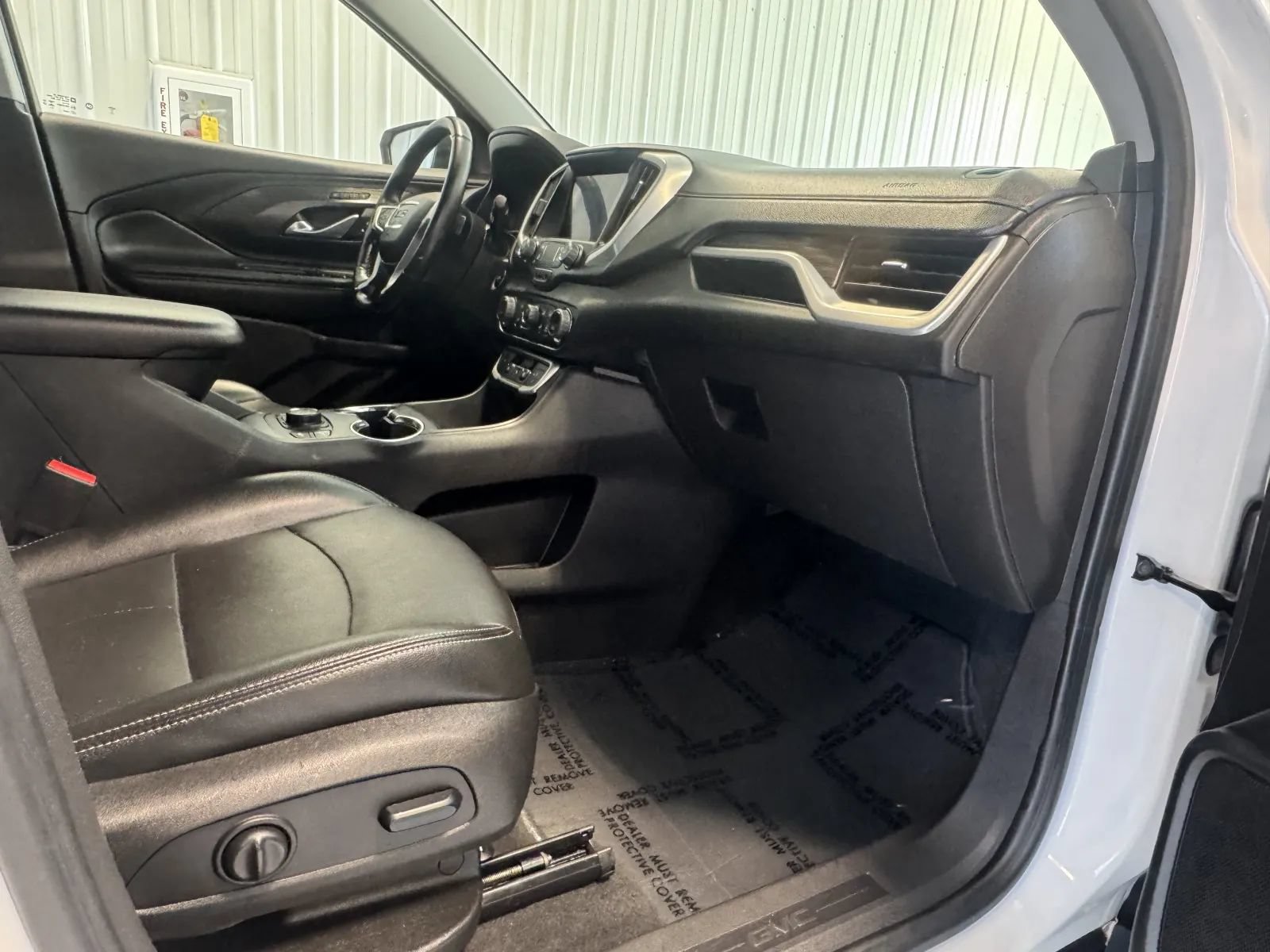 Used 2024 GMC Terrain SLT AWD/4WD image 22