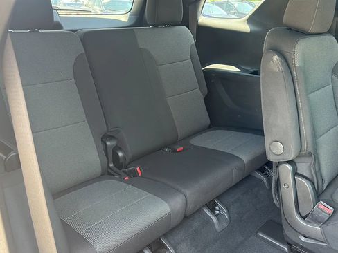Used 2022 Chevrolet Traverse LT FWD image 16