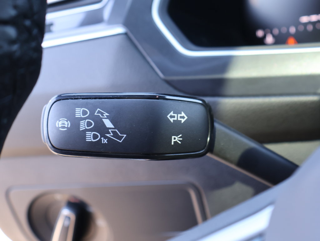 Used 2024 Volkswagen Tiguan SE R-Line FWD image 34