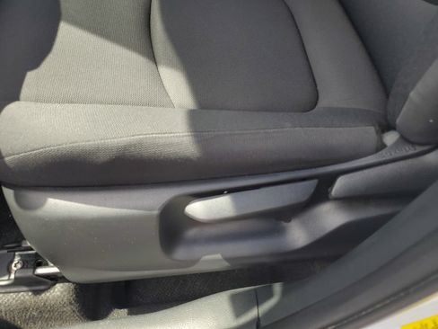 Used 2024 Toyota Corolla Cross LE FWD image 18