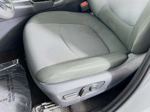 Used 2025 Toyota RAV4 XLE AWD/4WD image 19