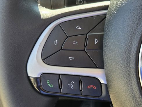 Used 2018 Jeep Renegade Latitude image 24