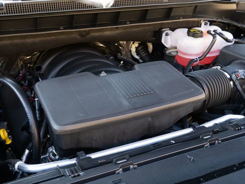 New 2025 Chevrolet Suburban LS image 36