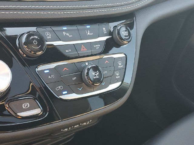 Used 2025 Chrysler Pacifica Select FWD image 28