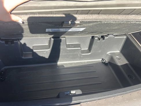 Used 2020 Chevrolet Traverse LT image 25