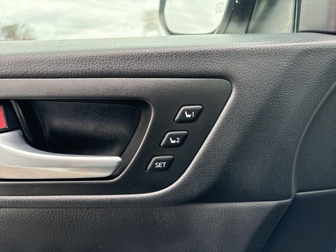 Used 2018 Toyota Highlander Limited image 22