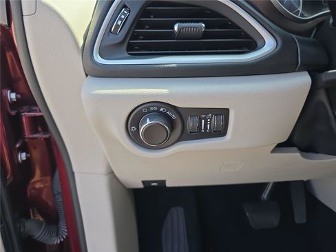 Used 2023 Chrysler Voyager LX FWD image 31