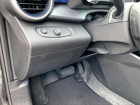 New 2026 Chevrolet Trax LS w/ LS Convenience Package FWD image 31