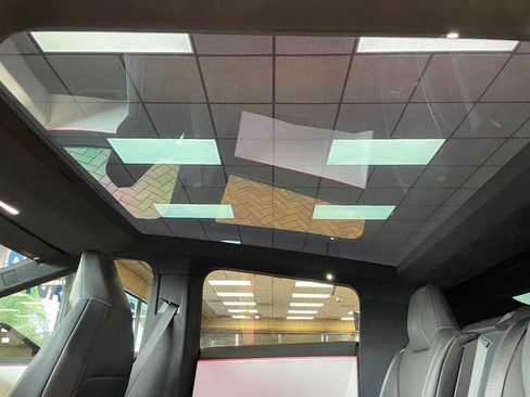 Used 2024 Tesla Cybertruck AWD Crew Cab image 18