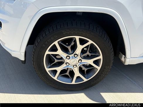 Used 2020 Jeep Grand Cherokee Overland AWD/4WD image 10