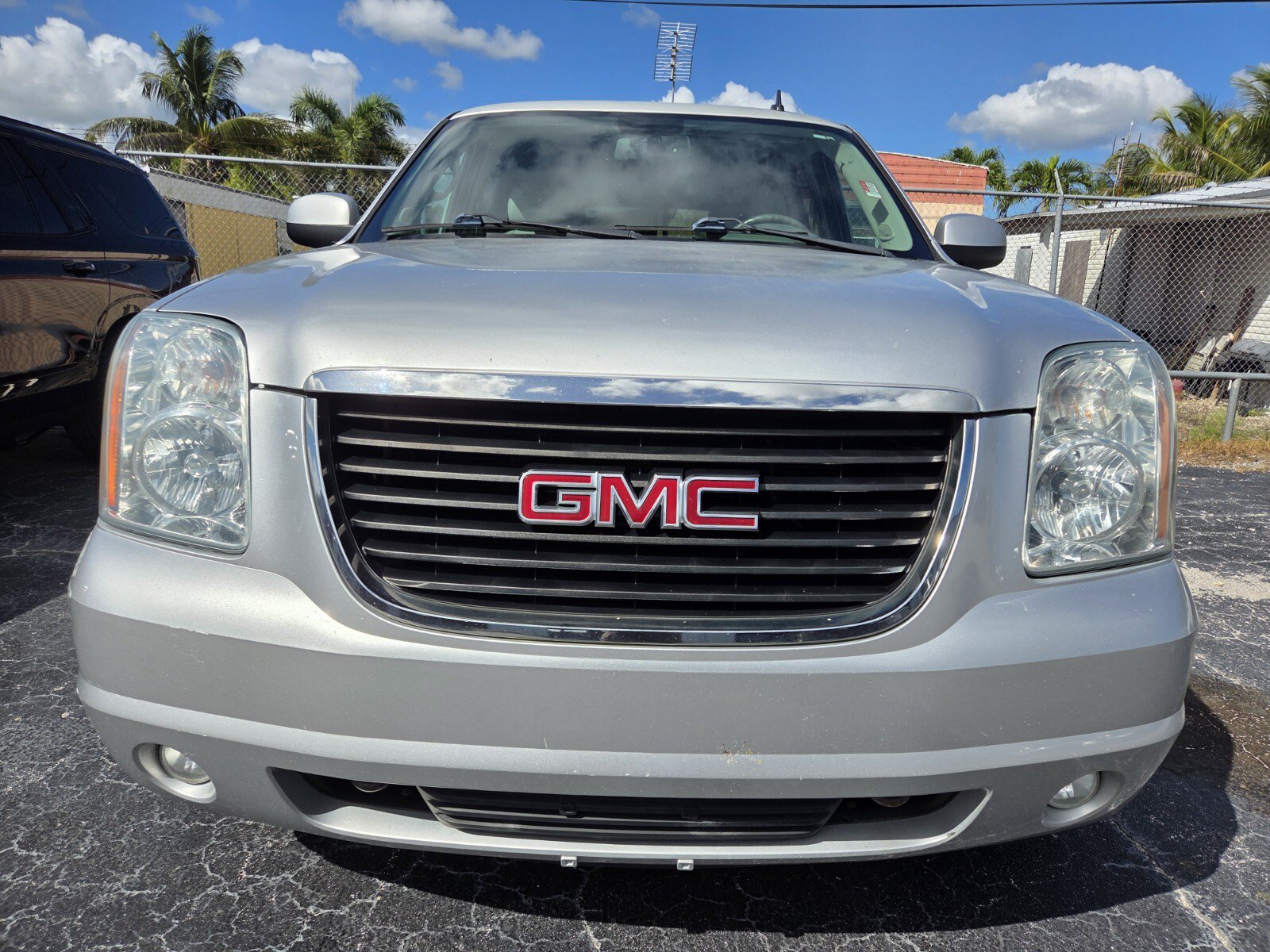 Used 2014 GMC Yukon XL SLT RWD image 2