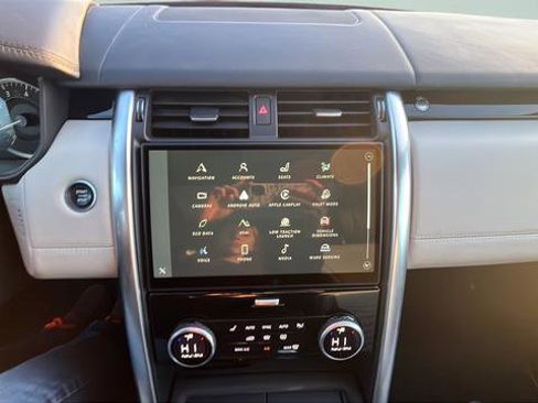 Used 2023 Land Rover Discovery Metropolitan Edition image 15