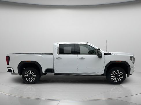 Used 2026 GMC Sierra 2500 Denali Ultimate AWD/4WD image 4