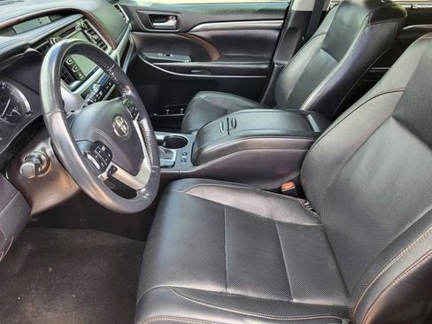 Used 2017 Toyota Highlander Limited w/ Carpet Mat Package AWD/4WD image 12